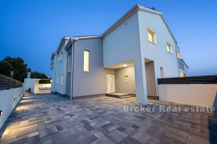 Image No.15-10 Bed Villa for sale