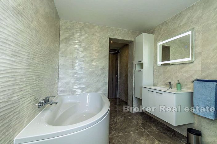 Image No.9-10 Bed Villa for sale