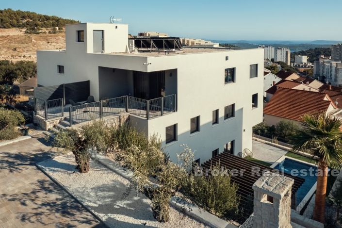 Image No.4-4 Bed Apartment for sale