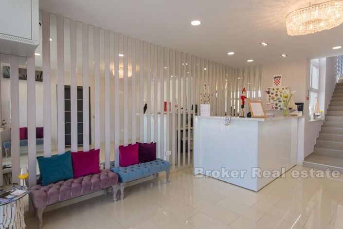 Image No.17-20 Bed Villa for sale