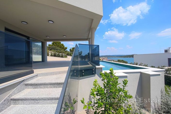 Image No.3-4 Bed Villa for sale