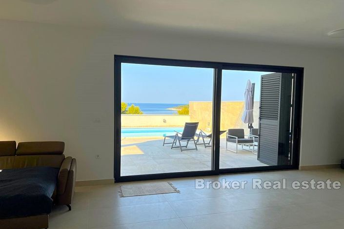 Image No.2-5 Bed Villa for sale