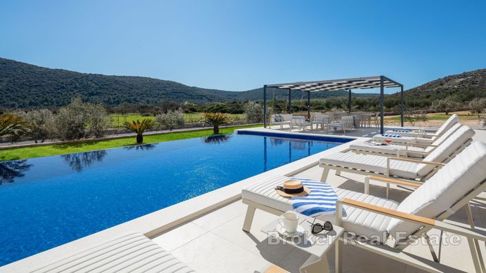 Image No.3-5 Bed Villa for sale