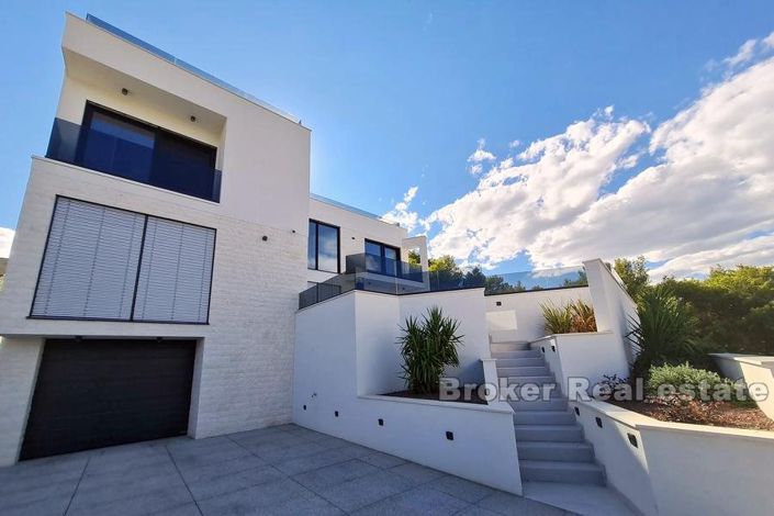 Image No.2-4 Bed Villa for sale