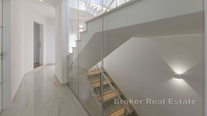 Image No.12-5 Bed Villa for sale