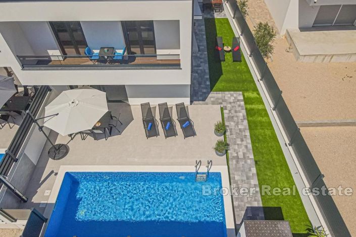 Image No.3-4 Bed Villa for sale