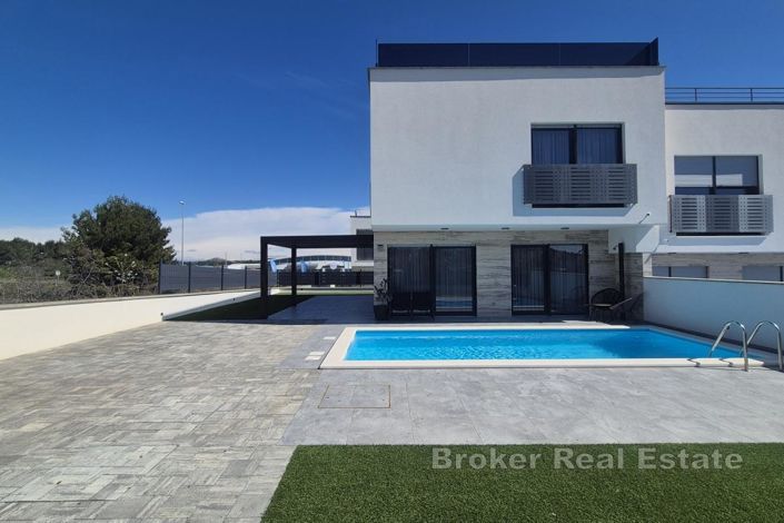 Image No.2-3 Bed Villa for sale