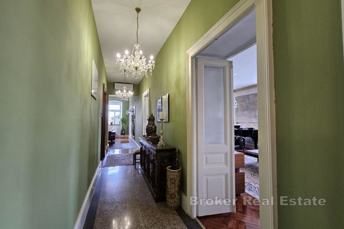 Image No.8-5 Bed Apartment for sale