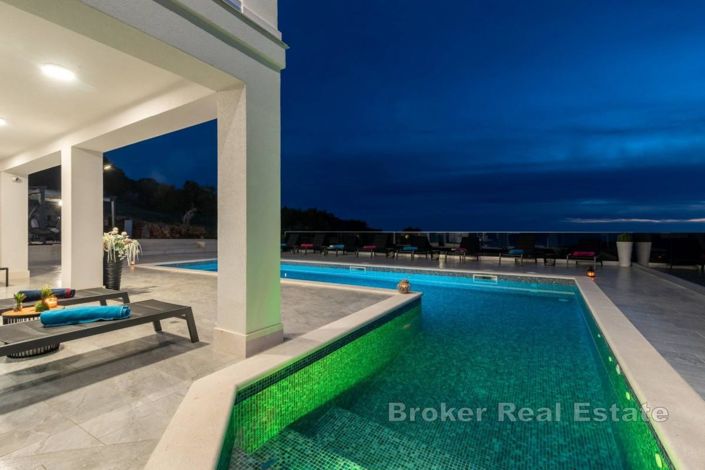 Image No.15-6 Bed Villa for sale
