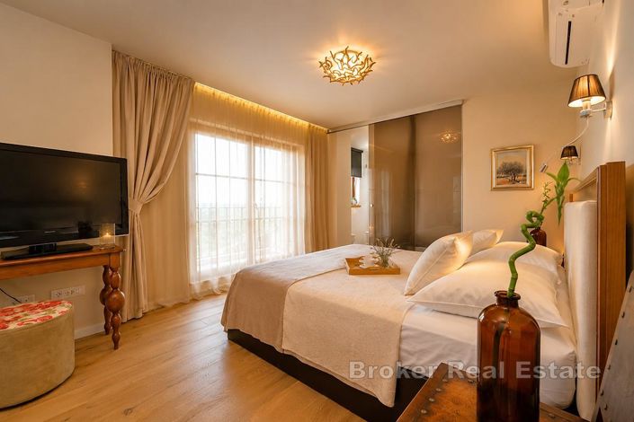 Image No.14-4 Bed Villa for sale