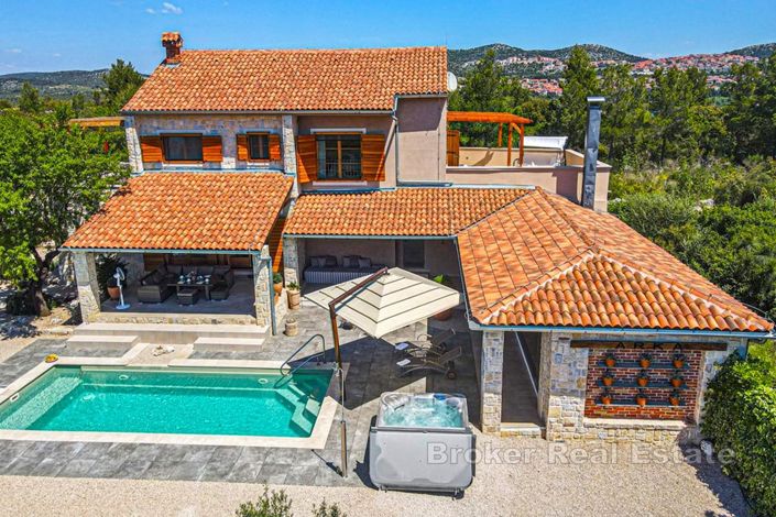 Image No.2-4 Bed Villa for sale