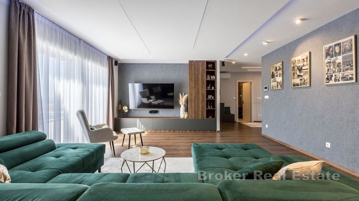 Image No.3-5 Bed Villa for sale