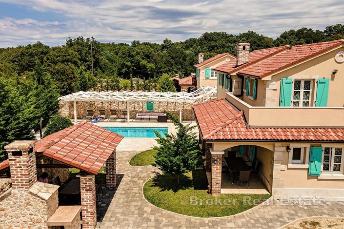 Image No.2-4 Bed Villa for sale