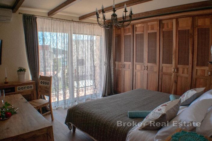Image No.12-9 Bed Villa for sale
