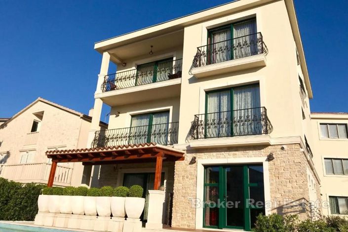 Image No.14-9 Bed Villa for sale