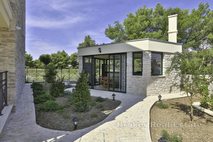 Image No.5-9 Bed Villa for sale