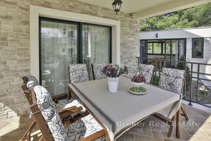 Image No.6-9 Bed Villa for sale