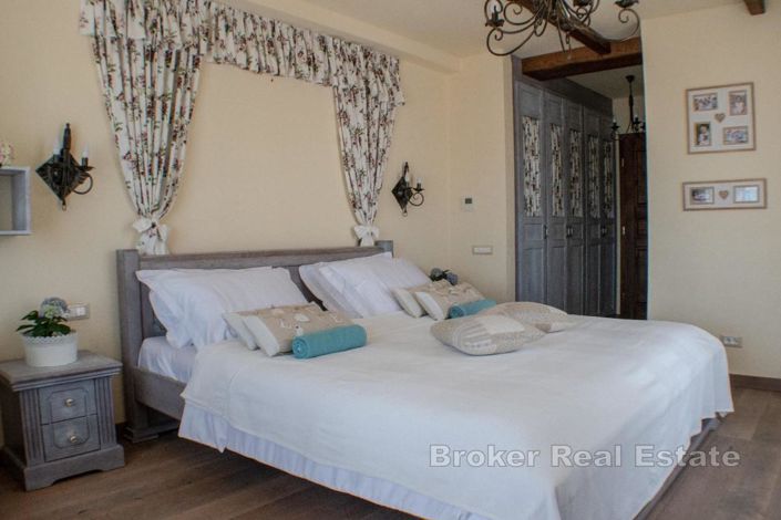 Image No.7-9 Bed Villa for sale