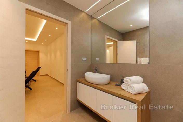 Image No.15-6 Bed Villa for sale
