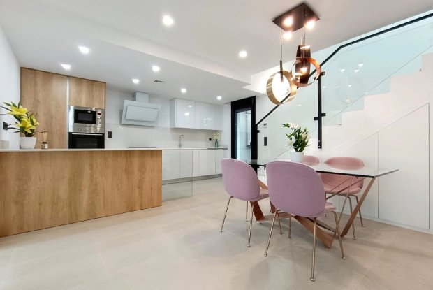 Image No.8-3 Bed Townhouse for sale