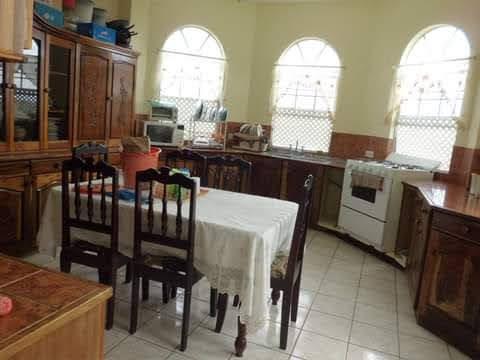 Image No.8-6 Bed House for sale