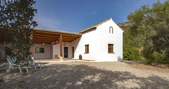 Image No.2-4 Bed Property for sale