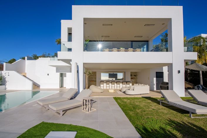 Image No.3-Villa de 5 chambres à vendre à Estepona