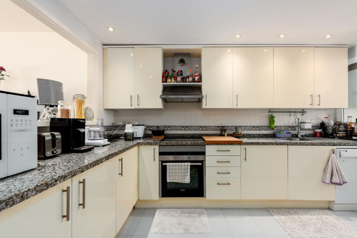 Image No.4-2 Bed Apartment for sale