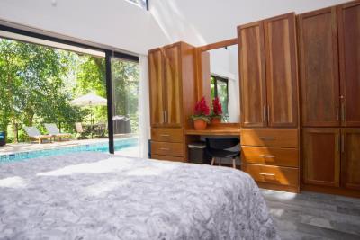 Colibri-master-bedroom-with-extra-closet
