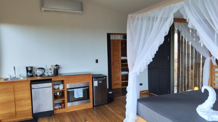 Image No.33-12 Bed Hotel for sale