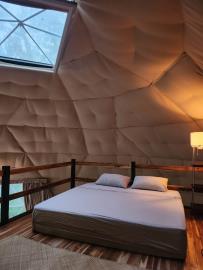 Dome-big-cube-view-kingsize-bed-up-2