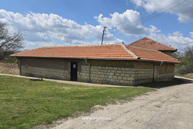 Image No.11-3 Bed House for sale