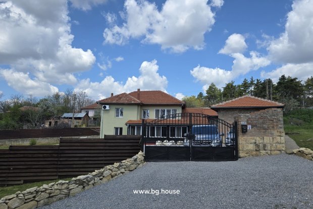 Image No.2-3 Bed House for sale