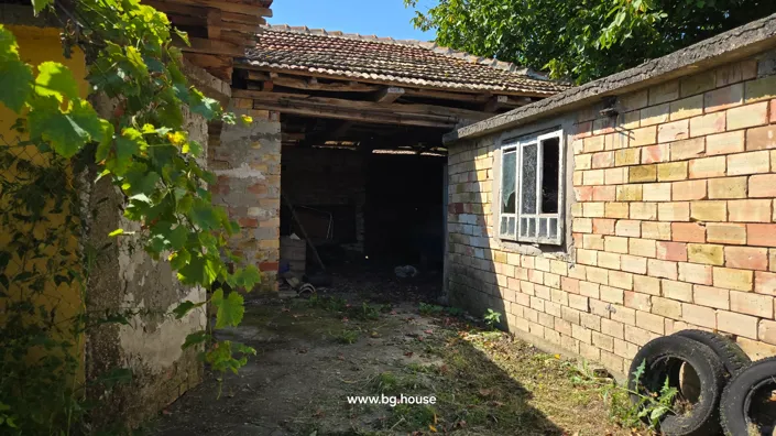 Image No.10-3 Bed House for sale