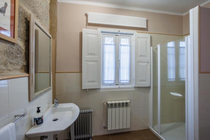 Image No.20-4 Bed Country House for sale