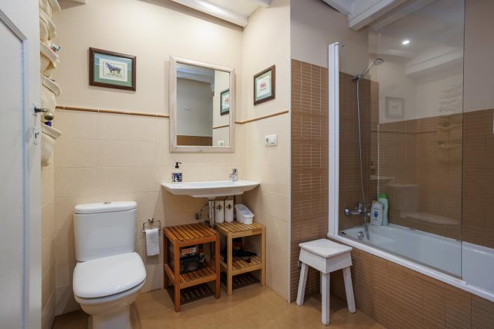 Image No.29-4 Bed Country House for sale