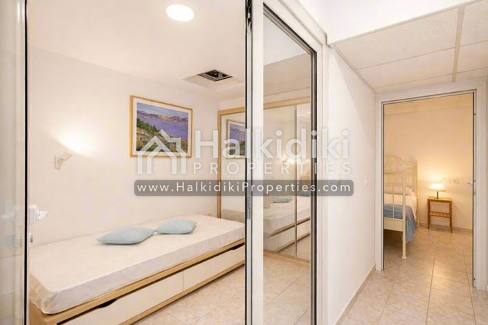Image No.22-4 Bed Townhouse for sale