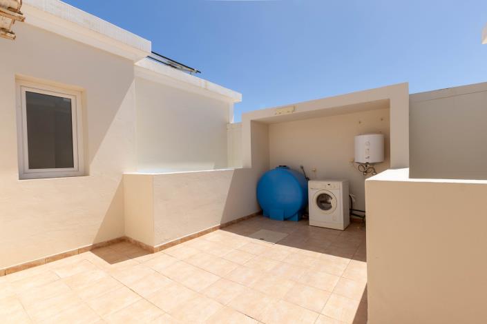 Image No.12-4 Bed Semi-Detached for sale