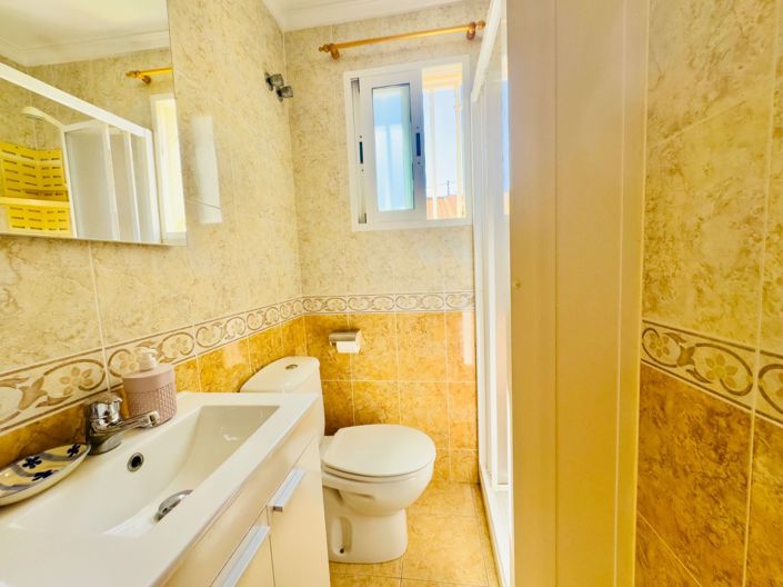 Image No.20-4 Bed House for sale
