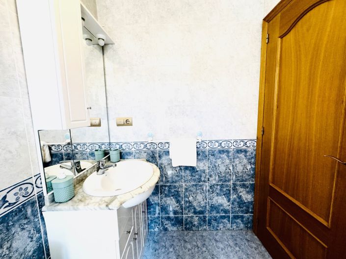 Image No.30-4 Bed House for sale