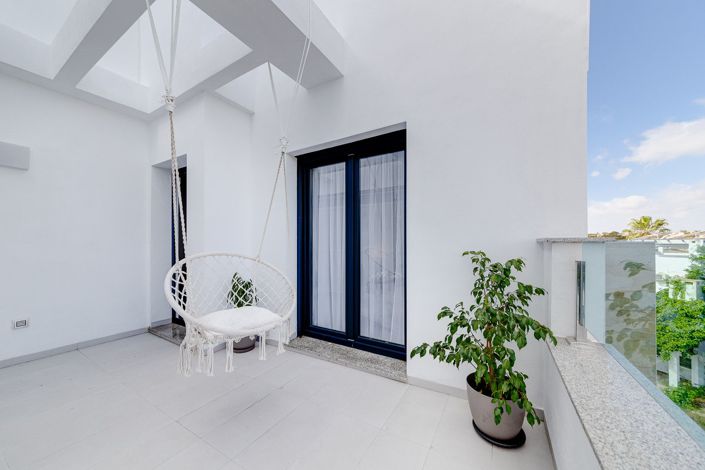 Image No.32-3 Bed House for sale
