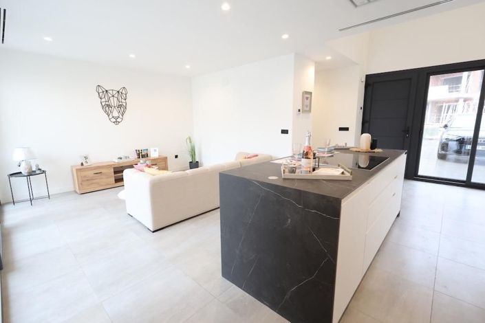 Image No.4-3 Bed Villa for sale