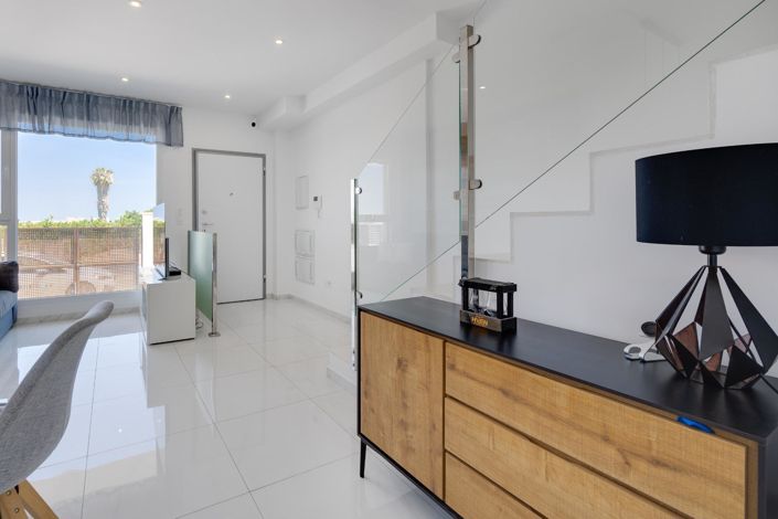Image No.11-3 Bed House for sale