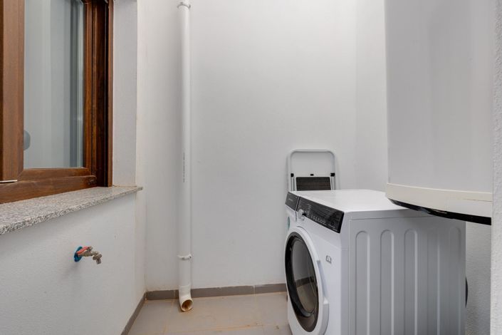 Image No.14-3 Bed House for sale