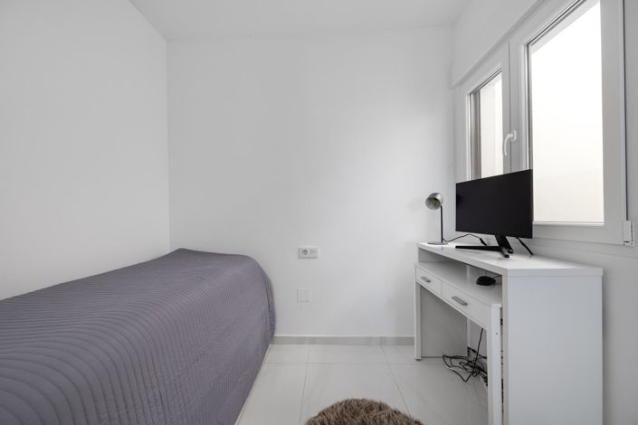 Image No.15-3 Bed House for sale