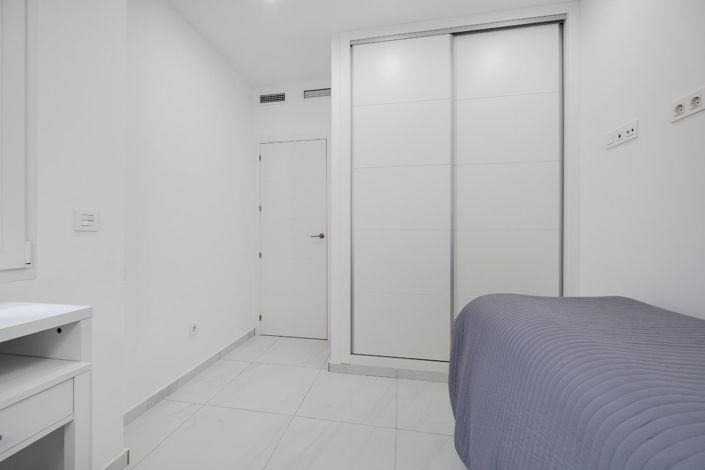 Image No.16-3 Bed House for sale