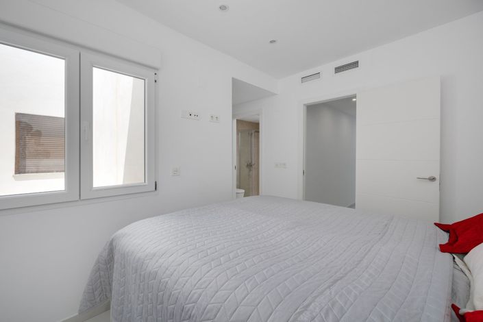 Image No.20-3 Bed House for sale