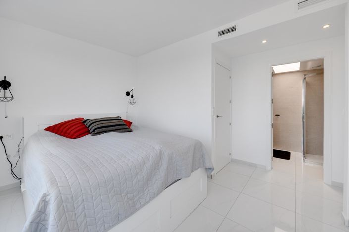 Image No.24-3 Bed House for sale