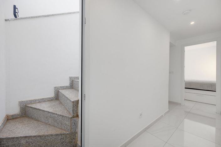 Image No.30-3 Bed House for sale