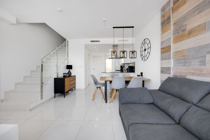 Image No.8-3 Bed House for sale
